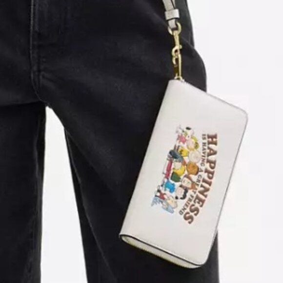 Coach X Peanuts Long Zip Around Wallet - NWT - - Picture 1 of 4